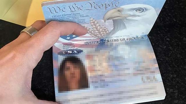 网购洗发精却收到20本美国护照 警察教她“直接丢掉”