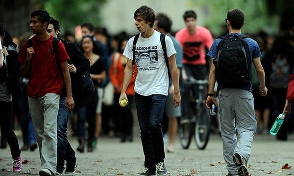 “澳洲也该取消大学学费！” 绿党呼吁联邦政府学习新西兰 为民众提供免费高等教育 - 1