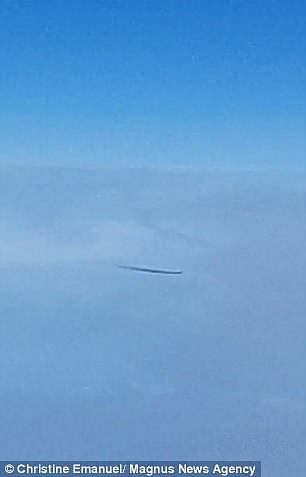 3万英尺高空惊现UFO？澳洲美女：“它在飞机窗户外盘旋了5分钟！”（视频） - 2