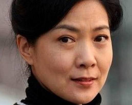 中国第一个嫁给外国人的女星！58岁气质依旧，混血女儿随她！