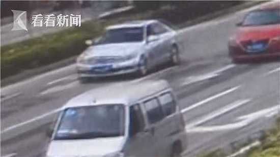 男子驾车撞上送葬车 被要求赔3千元还向死人鞠躬