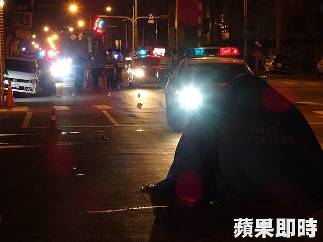 惨!过马路被车高速撞上 男子尸块横飞 当场死亡 (组图) - 2