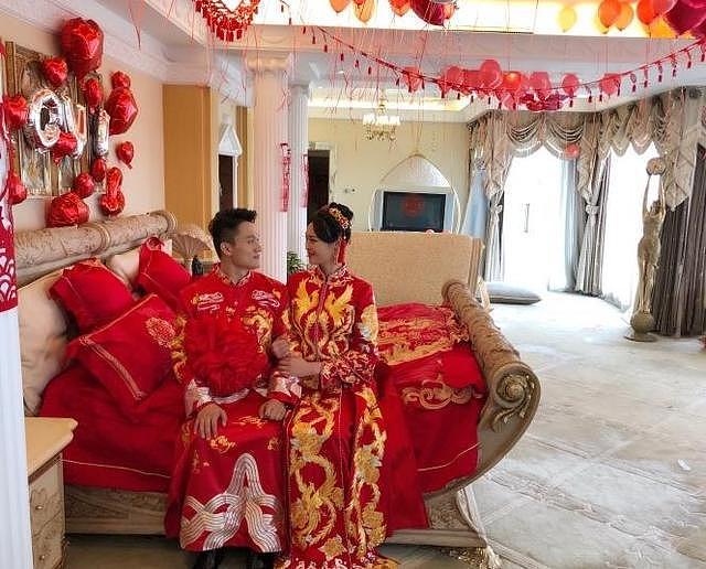 王祖蓝现身惠若琪婚礼，被188cm伴娘团簇拥合影，表情亮了（组图） - 2