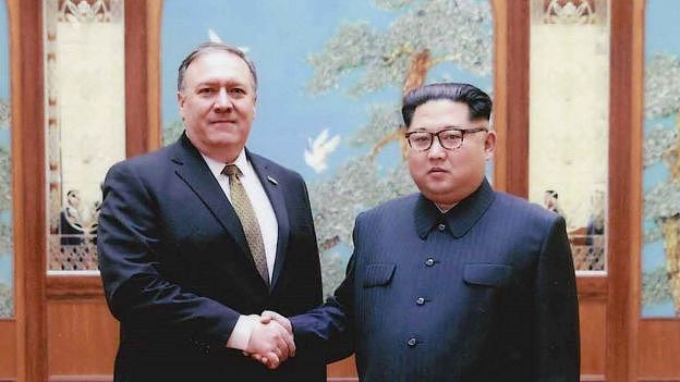 今年4月，蓬佩奥以中央情报局局长的身份，秘密前往平壤会见朝鲜领导人金正恩。