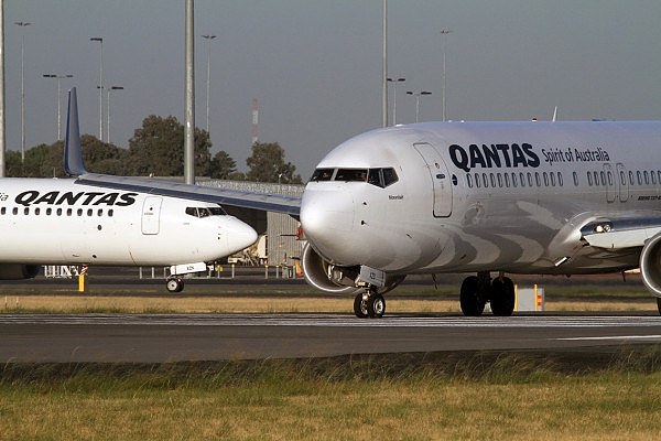 惊险！两架澳航客机差点在跑道相撞 乘客：眼睁睁地看着另外一架飞机冲过来！ - 2