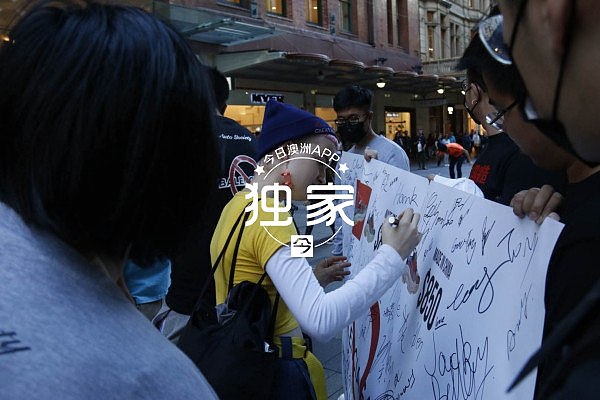 【直播】 “抵制巴黎世家，纪念五四运动！”悉尼华人青年CBD集会，穿“中国制造”，反种族歧视！（视频 / 组图） - 14
