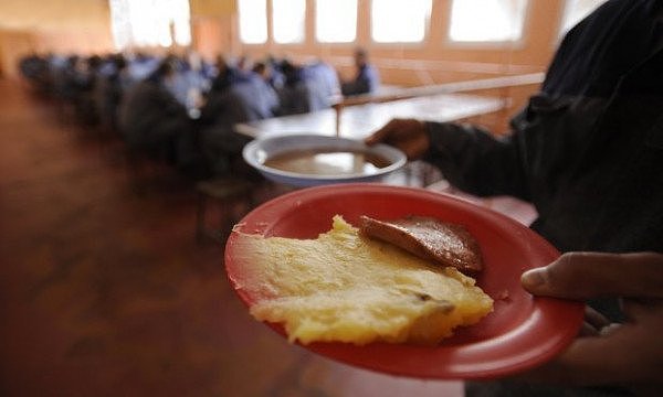 性侵犯哭诉：我们的食物每天都被别的犯人掺粪便 - 1