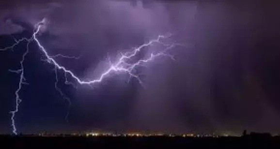 滚滚雷雨，澳洲遭遇黑暗6小时！700信号灯全坏掉！气象专家：墨尔本快被吃掉了！ - 4