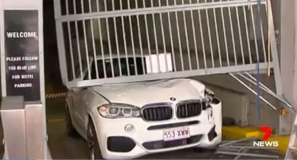 飞来横祸！中国游客在澳自驾游遇上“拦路虎” 宝马豪车被砸烂（图） - 2
