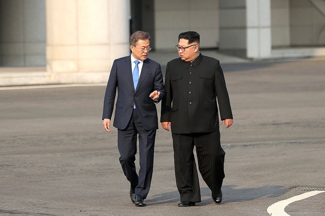 上周，韩国总统文在寅与朝鲜领袖金正恩在非军事区会面。