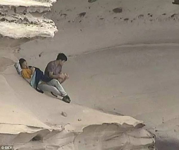 注意！仍有华人违禁攀爬悉尼蛋糕岩！裂缝已触目惊心，悲剧或随时发生！（组图） - 7