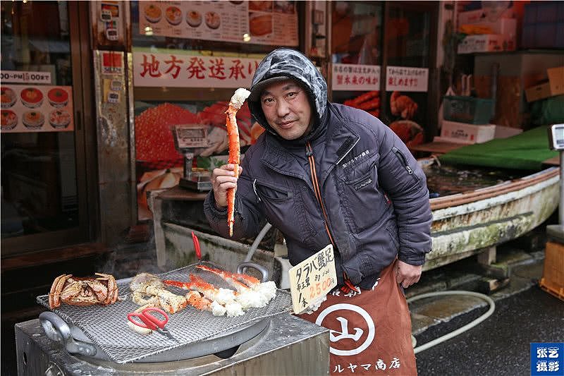中国游客到北海道旅游，“冒死”吃帝王蟹 吃到扶墙而去！（组图） - 2