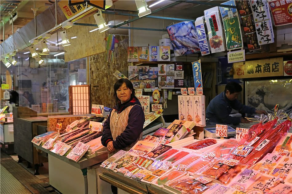 中国游客到北海道旅游，“冒死”吃帝王蟹 吃到扶墙而去！（组图） - 3