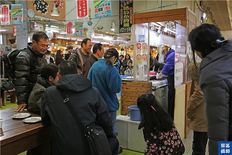 中国游客到北海道旅游，“冒死”吃帝王蟹 吃到扶墙而去！（组图） - 4