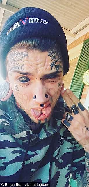 舌头劈开、眼球纹身、去除肚脐！全澳最疯狂的“人体改造”年轻人：“我觉得和化妆没区别”！（组） - 1