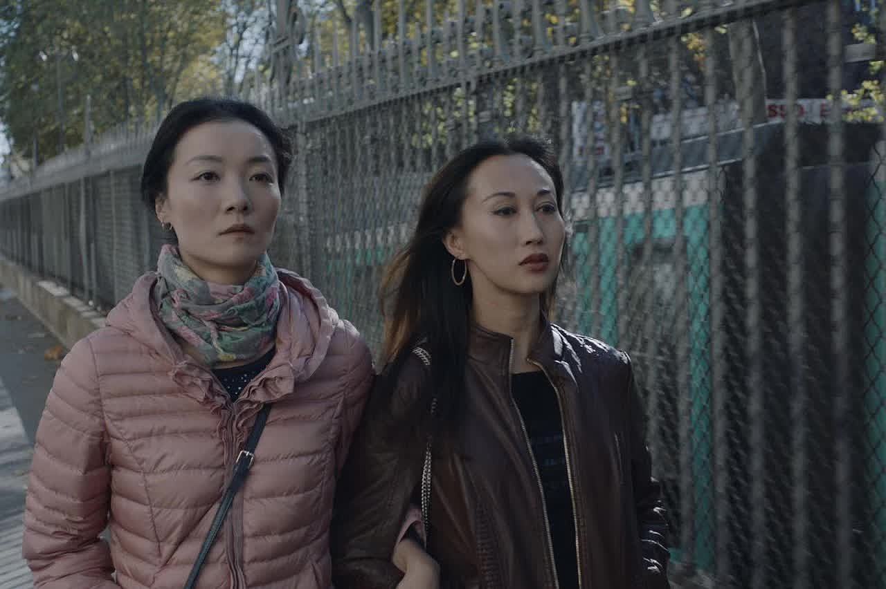 在巴黎站街的中国女人，面临生存困境，她们被逼进了最阴暗的角落 - 4