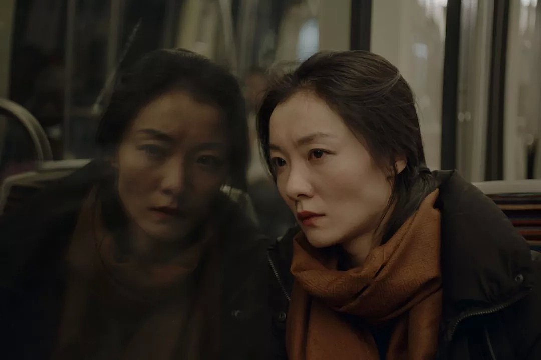 在巴黎站街的中国女人，面临生存困境，她们被逼进了最阴暗的角落 - 9