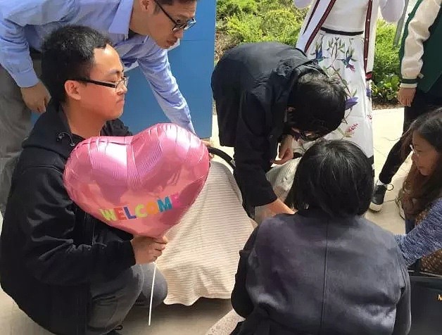 泪目！因医疗事故，华裔妈妈产后大出血身亡，丈夫穿结婚衬衣参加葬礼  - 11