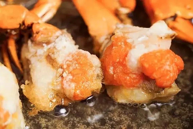 制霸悉尼的“鲍蟹盛宴”又来了，“蟹神”这个称号我还是极服气的！在这里，吃干抹净，才是对厨师们最大的尊重！ - 32
