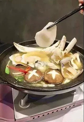 制霸悉尼的“鲍蟹盛宴”又来了，“蟹神”这个称号我还是极服气的！在这里，吃干抹净，才是对厨师们最大的尊重！ - 82