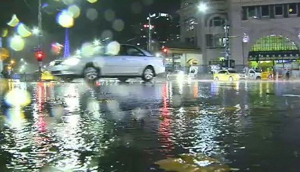 洪水爆发，汽车在水中漂移！霍巴特CBD已关闭！墨尔本遭大雨袭击！恶劣天气正朝新州移动！（视频+组图） - 4