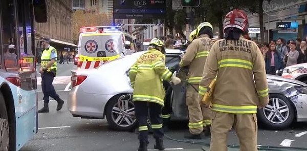 突发！悉尼QVB附近发生两车相撞事故 CBD交通出现严重拥堵（组图） - 2