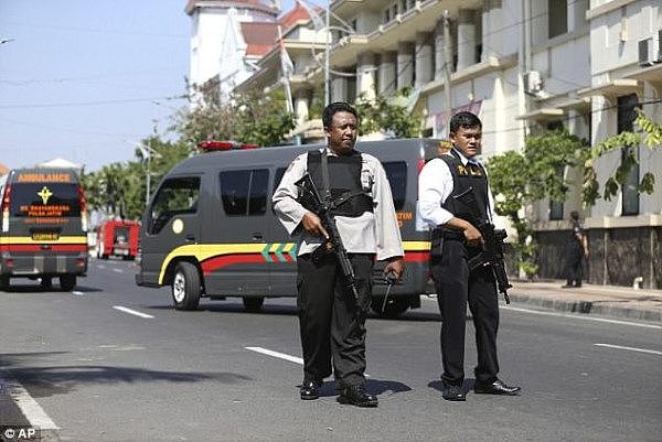 印尼接连发生自杀式爆炸袭击！数千澳洲游客被建议立即回国（图） - 8