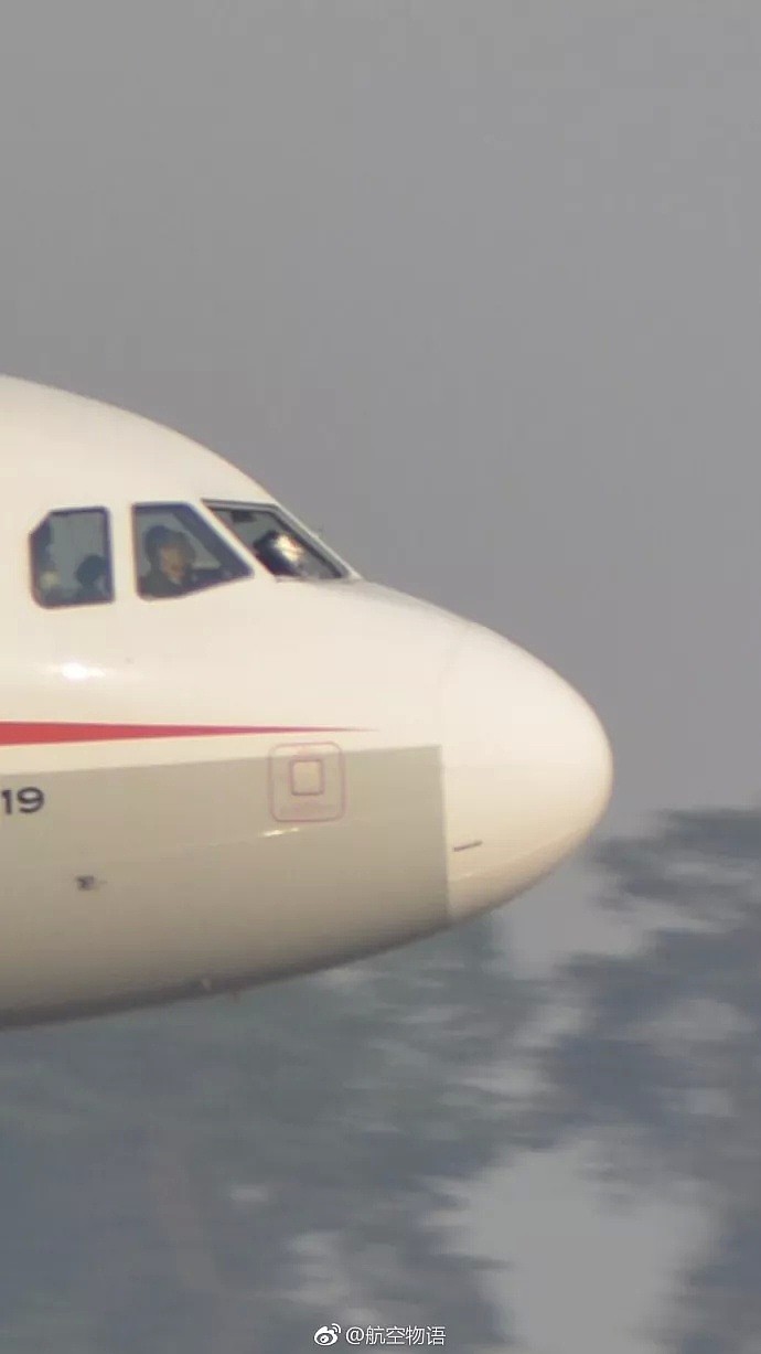 飞着飞着，驾驶舱玻璃没了！川航客机紧急着陆，最终创造奇迹（视频/组图） - 7