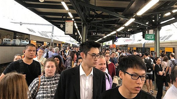sydney-trains-crowd.jpg,0