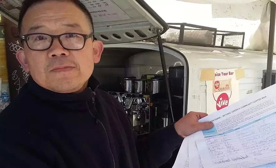 华人在地铁站卖咖啡15年，最近却惹上伦敦政府惊动媒体，英国人为他打抱不平出头请愿（组图） - 4