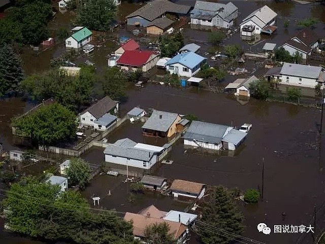 特大洪灾逼近大温！万人紧急撤离，无数房屋被淹，隔着屏幕都崩溃（组图） - 7
