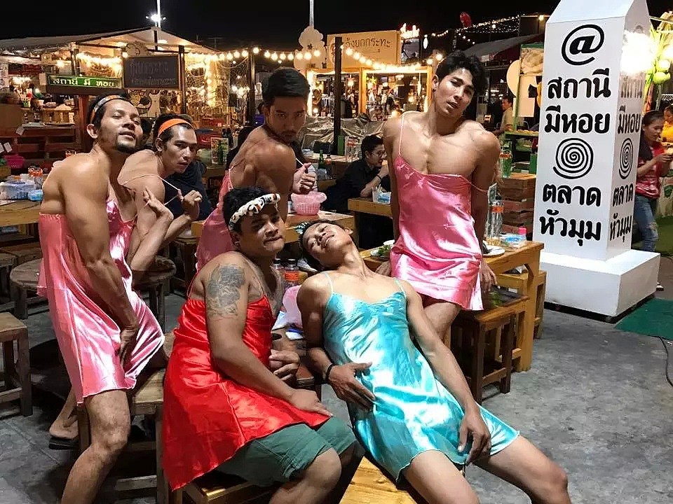 裸体男管家？这家泰国餐厅招了一批猛男侍应后，现场实在有点辣眼睛…（组图/视频） - 6