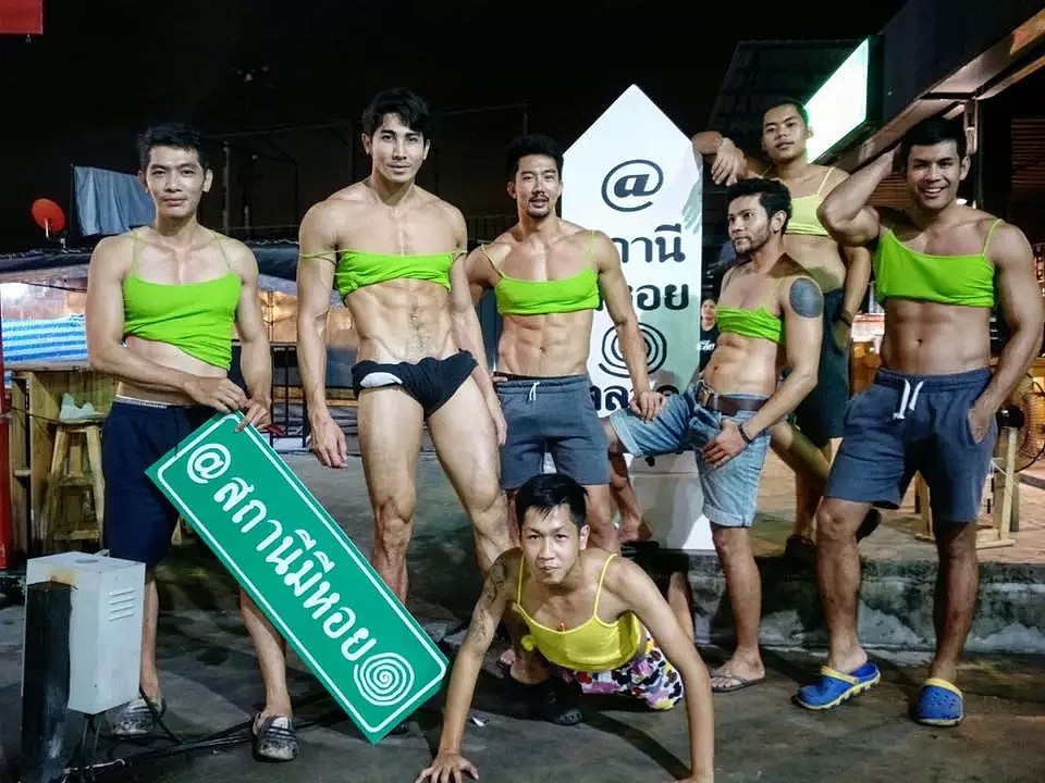 裸体男管家？这家泰国餐厅招了一批猛男侍应后，现场实在有点辣眼睛…（组图/视频） - 9