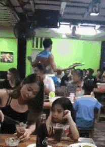 裸体男管家？这家泰国餐厅招了一批猛男侍应后，现场实在有点辣眼睛…（组图/视频） - 15