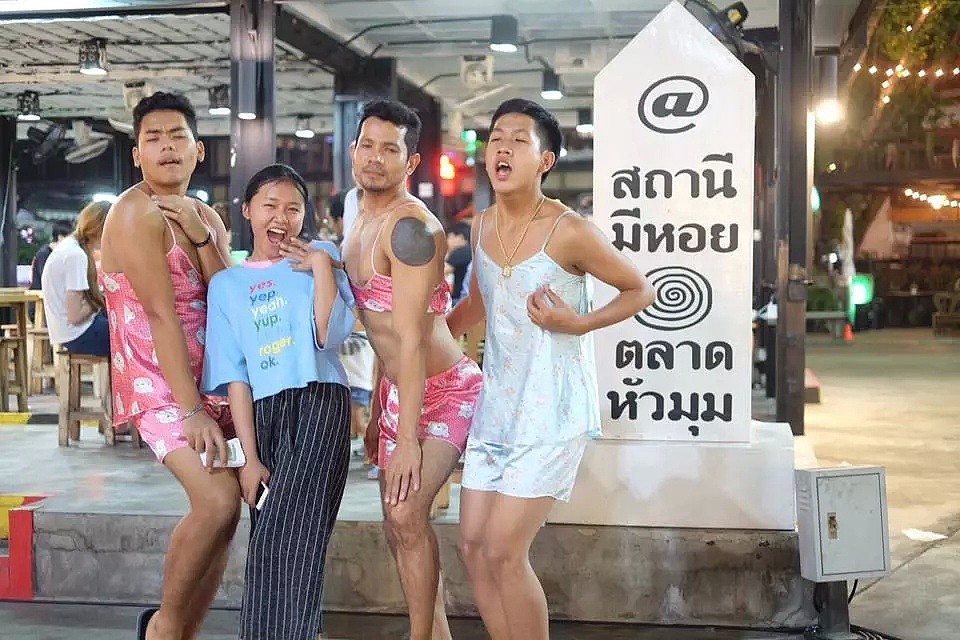 裸体男管家？这家泰国餐厅招了一批猛男侍应后，现场实在有点辣眼睛…（组图/视频） - 23