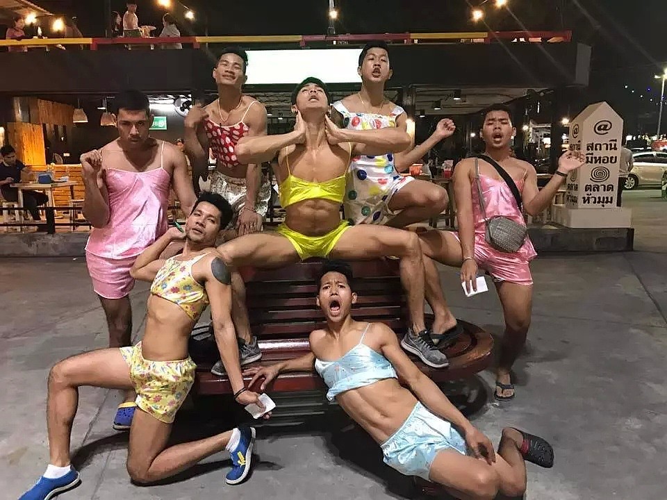 裸体男管家？这家泰国餐厅招了一批猛男侍应后，现场实在有点辣眼睛…（组图/视频） - 24