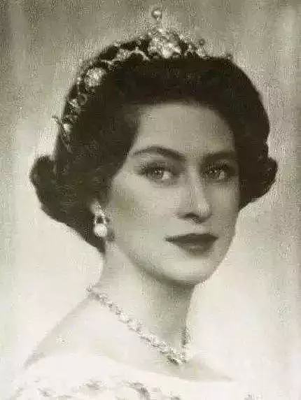 你见过英国皇室真正的公主，就知道为何女王看不上梅根（组图） - 6
