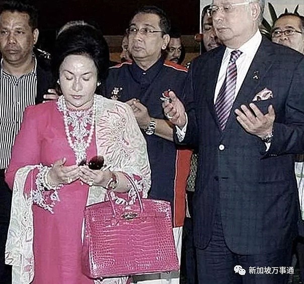 马来西亚前首相遭抄家：356箱奢侈品+黄金，10亿现金、6卡车赃物！（组图） - 27