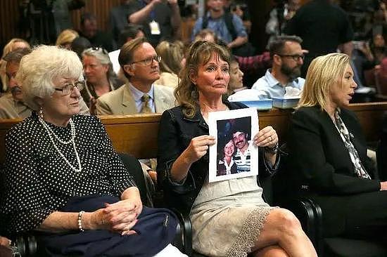 法庭上的受害者亲属 | Getty Images
