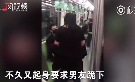 奇葩女地铁上脱裤子威胁男友：你跪下就没事！(组图/视频) - 4