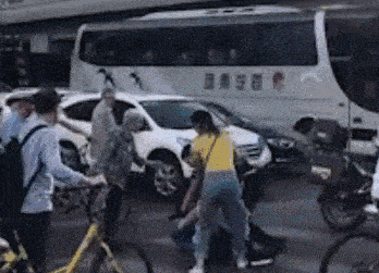 最新：北京街头嚣张打人案又抓一人，黑衣男还感谢网民…（视频/组图） - 1