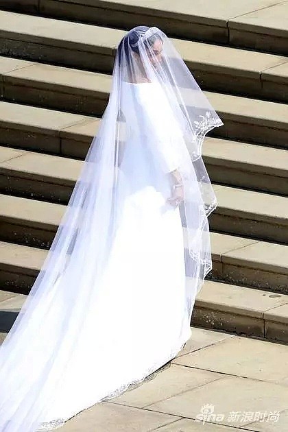 梅根婚纱价值86万，历届英国皇室新娘的婚纱“battle”到底谁赢了？（组图） - 12