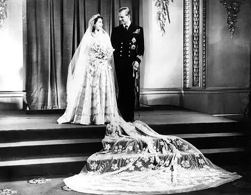 梅根婚纱价值86万，历届英国皇室新娘的婚纱“battle”到底谁赢了？（组图） - 26