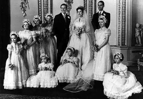 梅根婚纱价值86万，历届英国皇室新娘的婚纱“battle”到底谁赢了？（组图） - 29