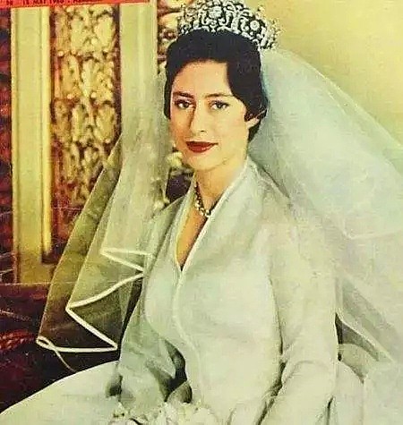 梅根婚纱价值86万，历届英国皇室新娘的婚纱“battle”到底谁赢了？（组图） - 31