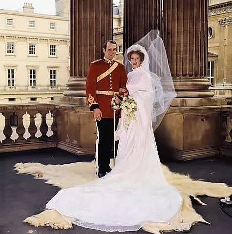 梅根婚纱价值86万，历届英国皇室新娘的婚纱“battle”到底谁赢了？（组图） - 33