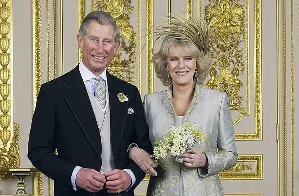 梅根婚纱价值86万，历届英国皇室新娘的婚纱“battle”到底谁赢了？（组图） - 43