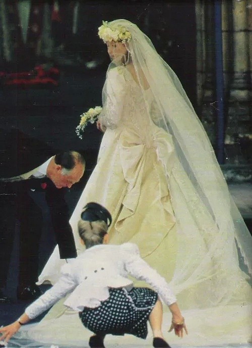 梅根婚纱价值86万，历届英国皇室新娘的婚纱“battle”到底谁赢了？（组图） - 47