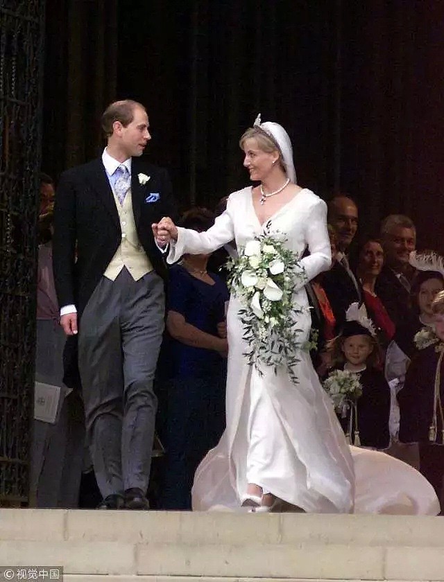 梅根婚纱价值86万，历届英国皇室新娘的婚纱“battle”到底谁赢了？（组图） - 48