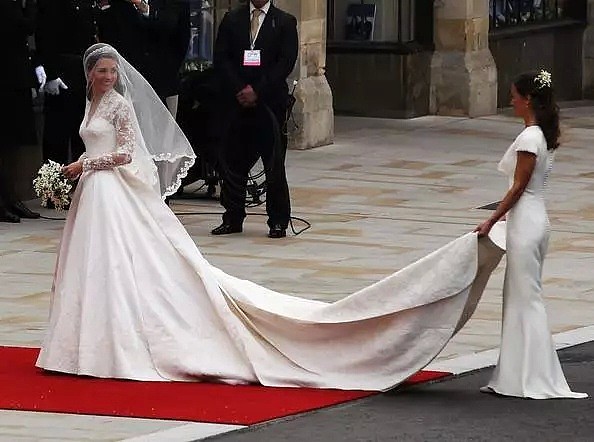 梅根婚纱价值86万，历届英国皇室新娘的婚纱“battle”到底谁赢了？（组图） - 52